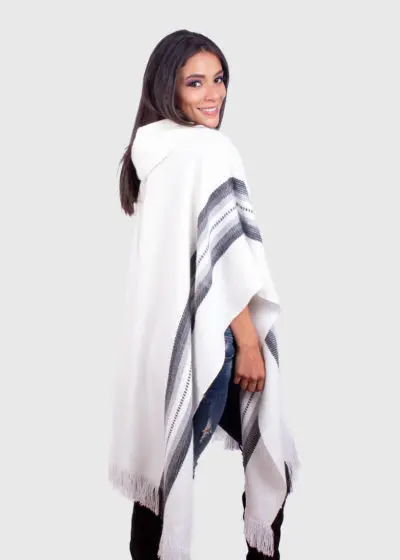 Hoddie White Alpaca Poncho “Nuna”