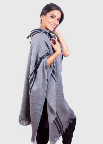 Collar Gray Soft Alpaca Poncho “Sapay”