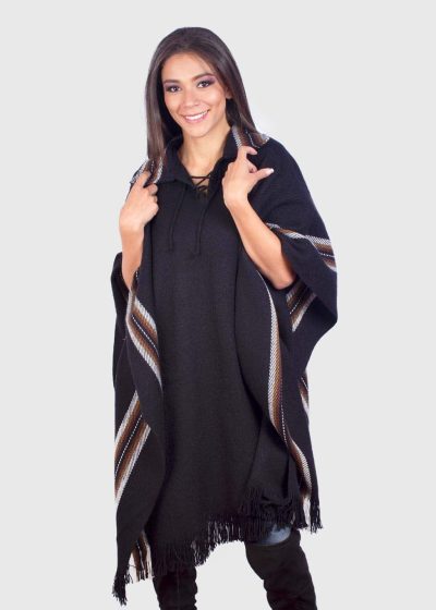 Collar Black Soft Alpaca Poncho “Unay”