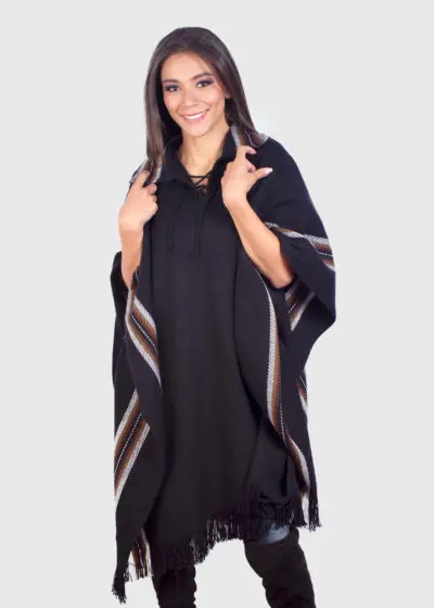 Collar Black Soft Alpaca Poncho “Unay”